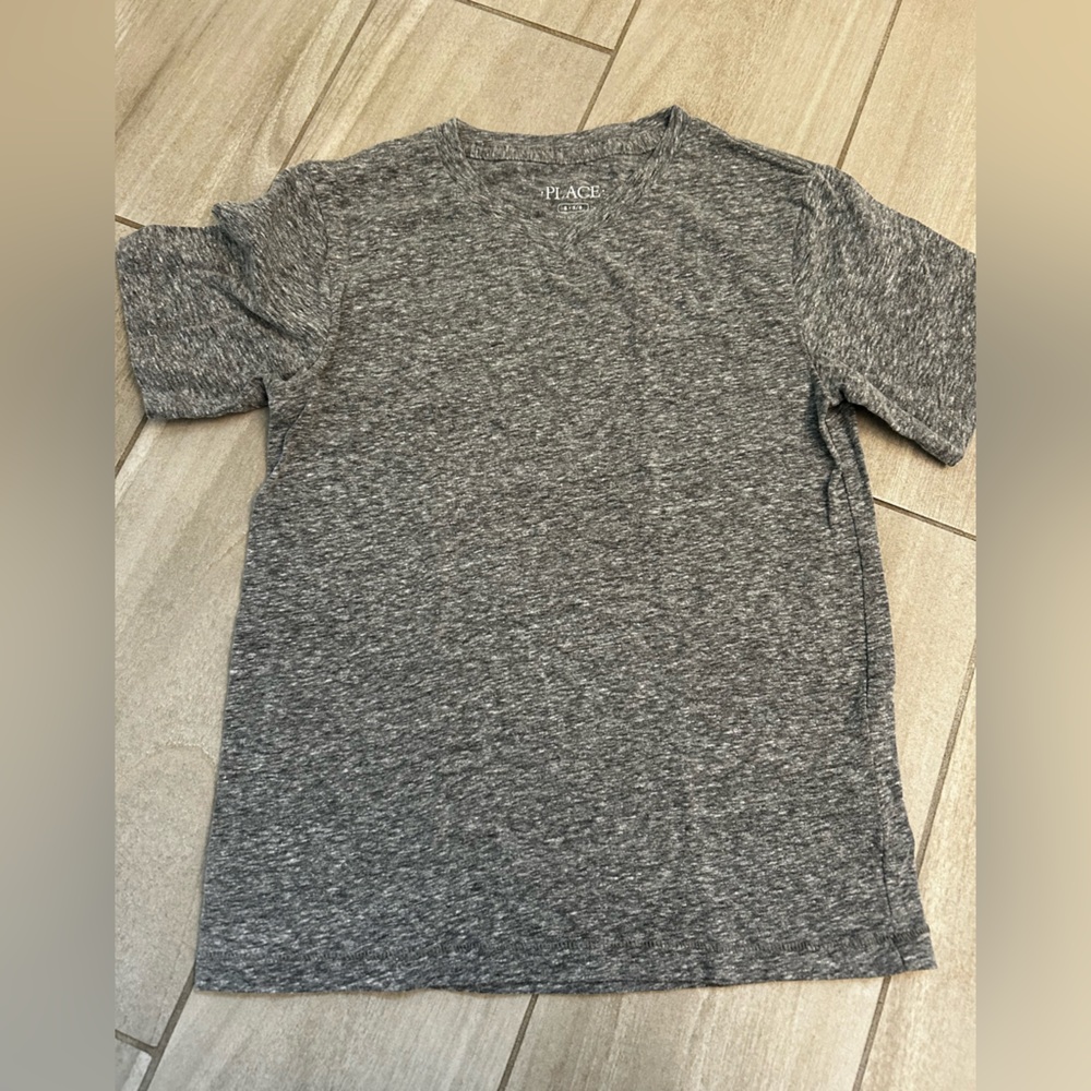 Children’s place  Heather Gray V-Neck Tee boys size small